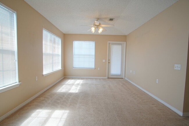 Building Photo - Coming Available 10/17 – 2BR/1BA Home in S...