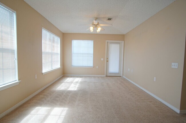 Foto del edificio - Coming Available 10/17 – 2BR/1BA Home in S...
