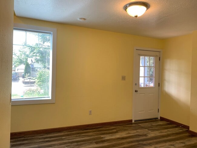 Building Photo - 605 Beech St