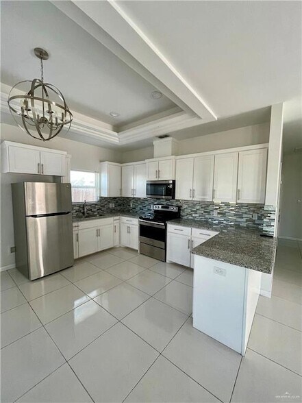 Foto del edificio - 404 Rafael Dr