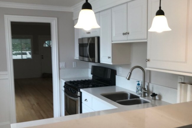 Building Photo - 325 S Orange St