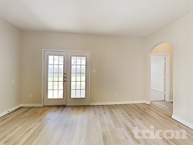 Building Photo - 4607 Le Villas