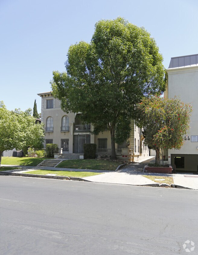 Foto principal - 540 S St Andrews Pl