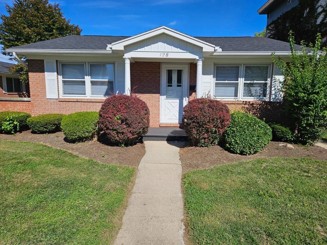 Foto principal - 128 E Walnut St