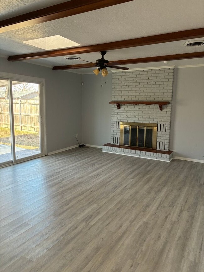 Foto del edificio - ACROSS FROM EISENHOWER SCHOOLS!! No Pets!