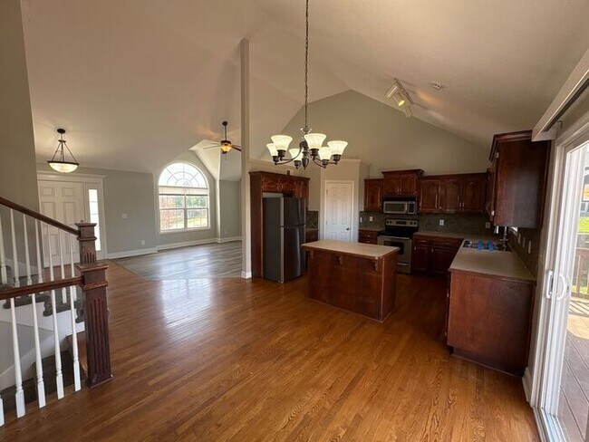 Building Photo - 3-Bedroom Home in a Quiet, Relaxing Neighb...