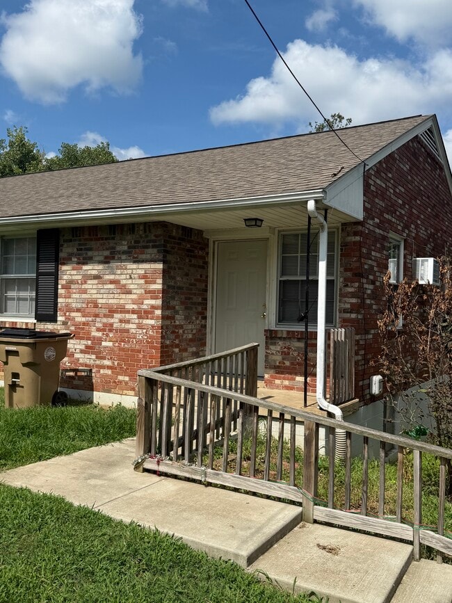 Building Photo - 350 Foxglove Dr