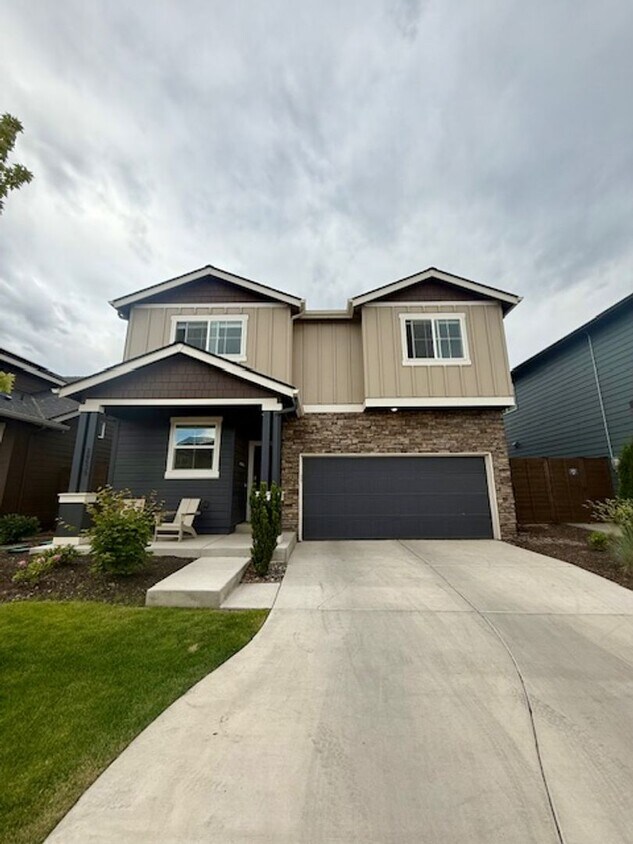 Foto principal - Spacious 4-Bedroom D.R. Horton Home – Grea...