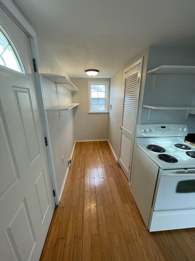 Building Photo - 441 W Broadway St