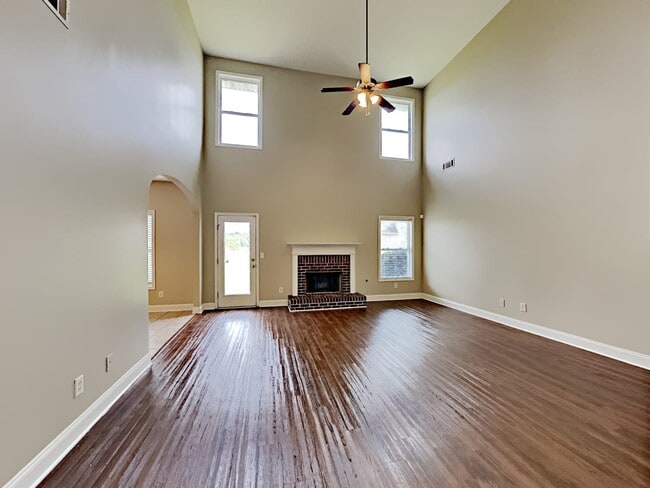 Building Photo - 913 Southfork Dr