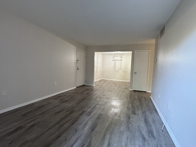 Foto del edificio - 7908 Pearlbush Dr