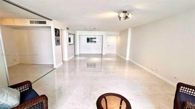 Foto del edificio - 6039 Collins Ave