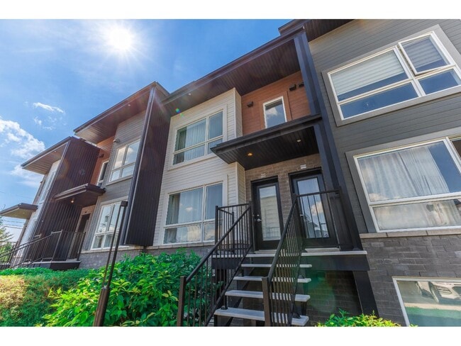 Building Photo - 558 Rue Blain