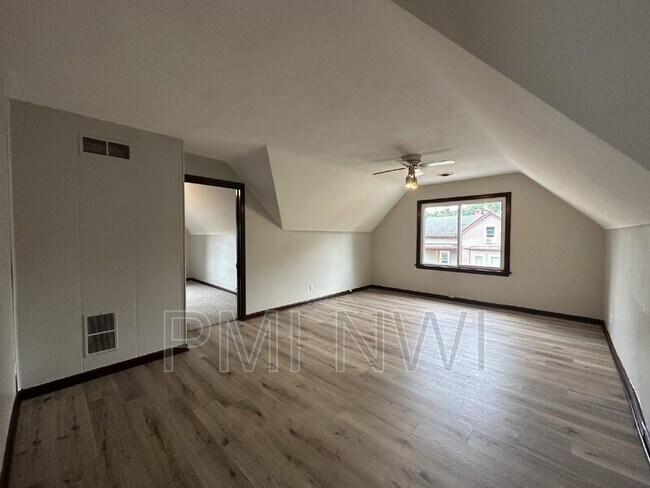 Foto del edificio - 121 S Porter St