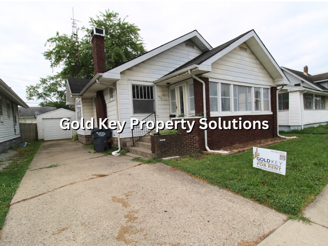 Primary Photo - Adorable 2 BR 1 BA House with Garage and C...