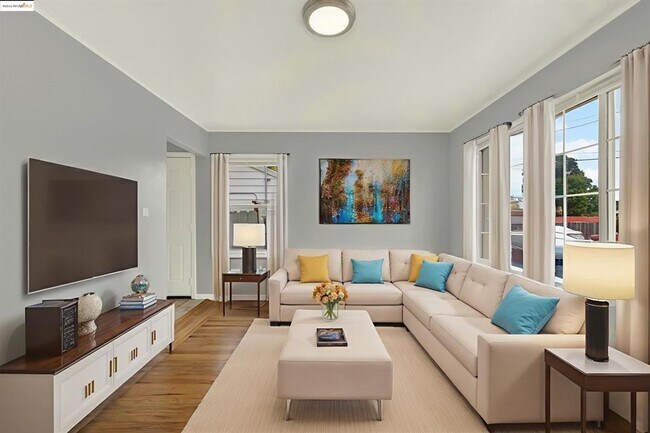 Building Photo - Great 3 bed 1.5 bath House with Garage in ...
