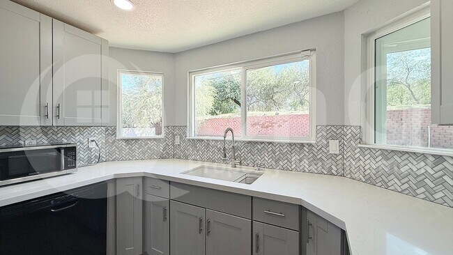 Foto del edificio - 1331 W Andorra Dr