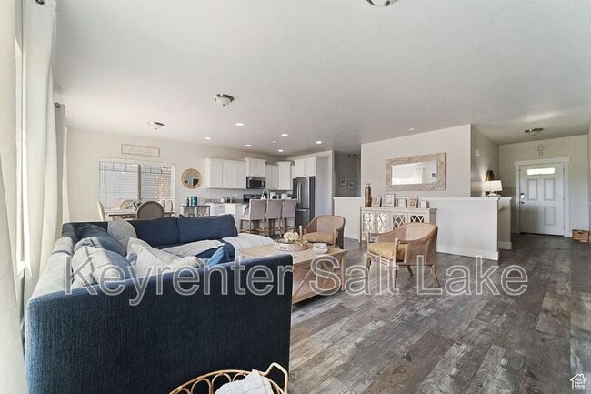 Foto del edificio - 6463 Maple Valley Cir