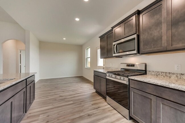 Building Photo - 833 Serena Dr