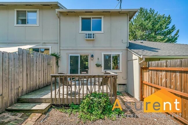 Building Photo - Fully Furnished Private Setting Townhouse, 2 Bedroom- 1.5 Bathroom, centrally located in Ashland
