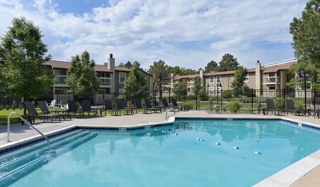 Relax by the pool - Creekside