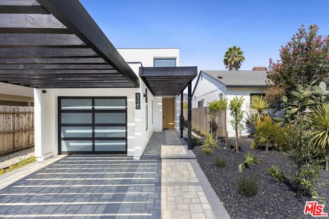 Building Photo - 4326 Edenhurst Ave