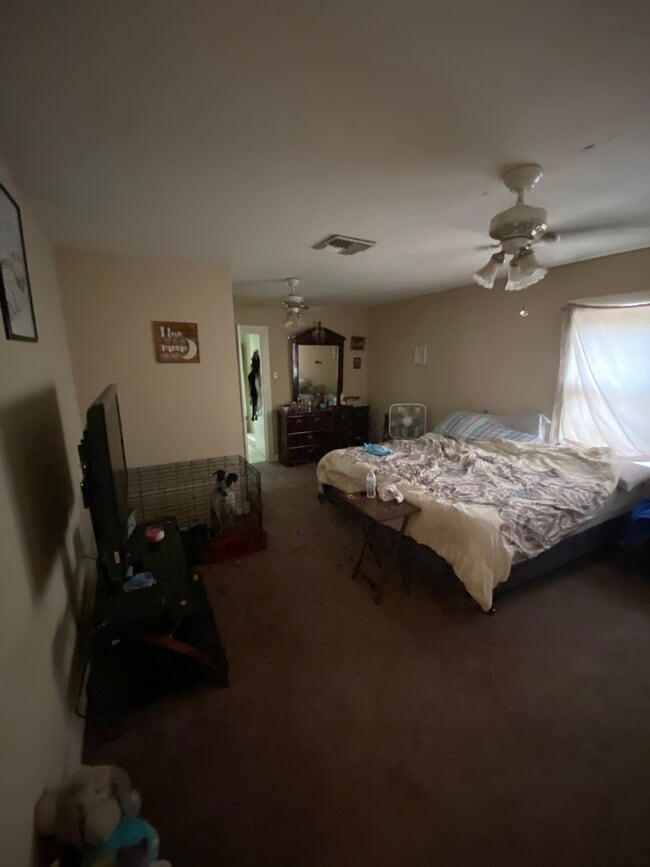 Building Photo - 318 Moore St