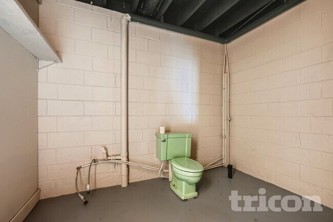 Building Photo - 150 Tanglewood Dr