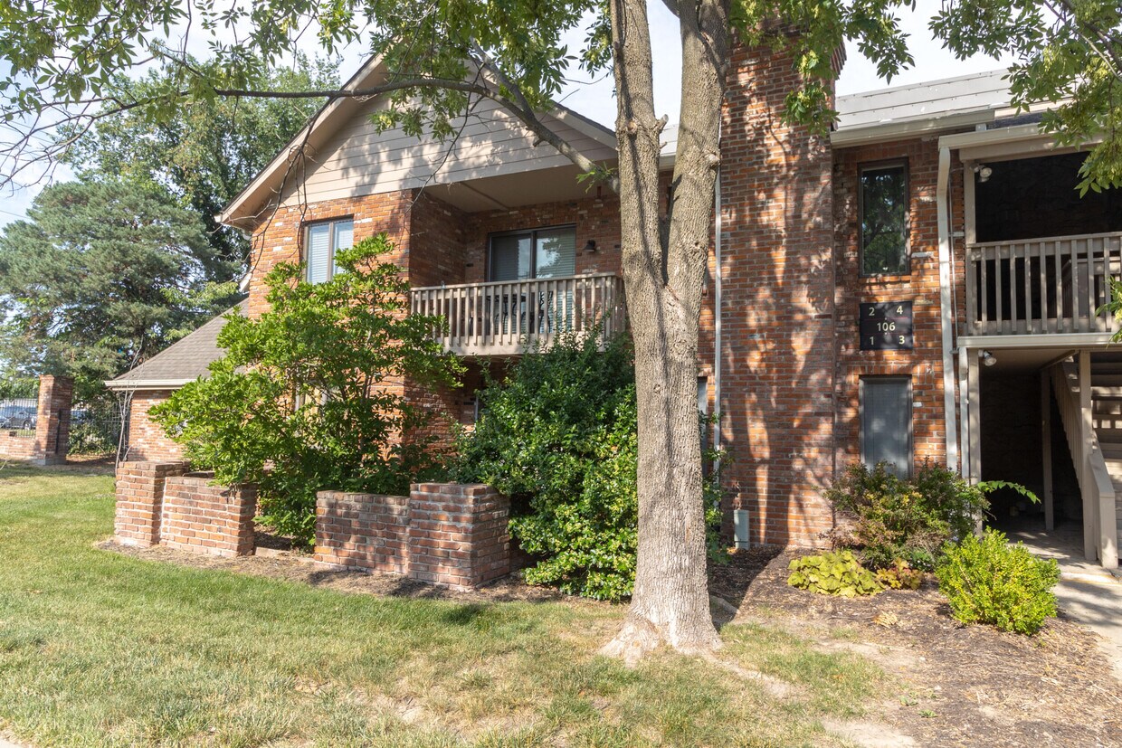 106 Grn Mdws Rd Unit 2, Columbia, MO 65203 Condo for Rent in Columbia