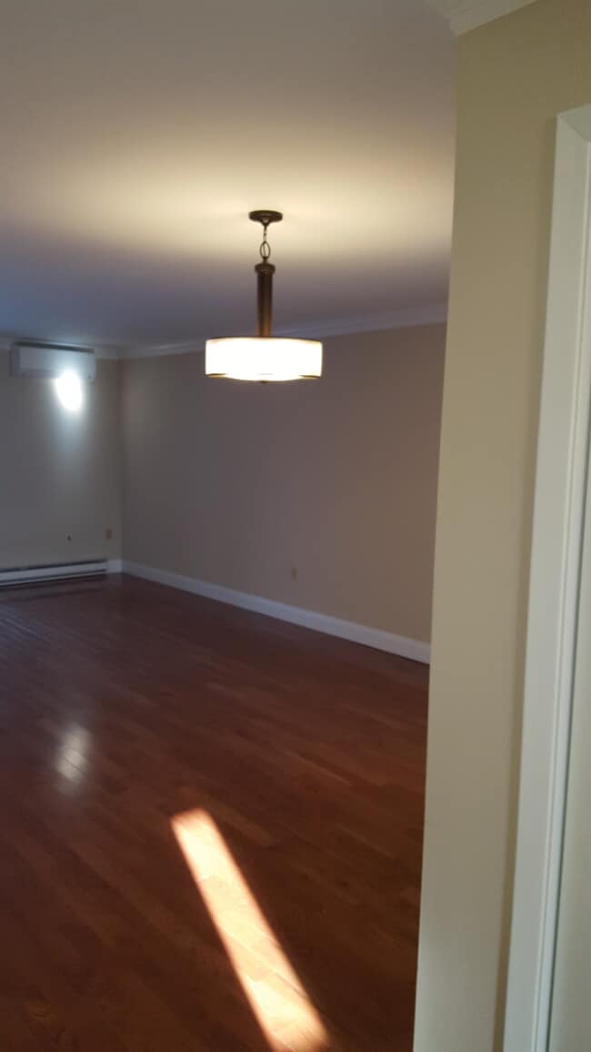 Building Photo - 11 Cedarland Ct