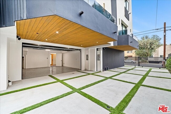 Foto del edificio - 1327 N Fuller Ave