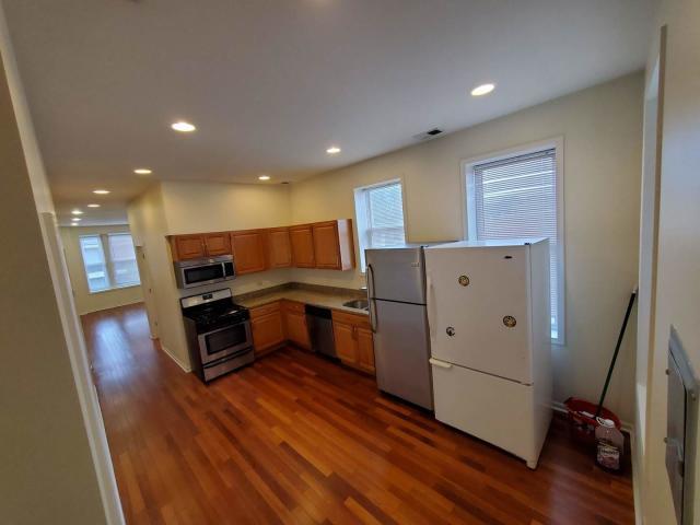 Foto del edificio - 5 bedroom in Chicago IL 60647