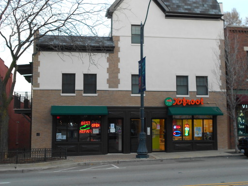 Building Photo - 620 N Milwaukee Ave