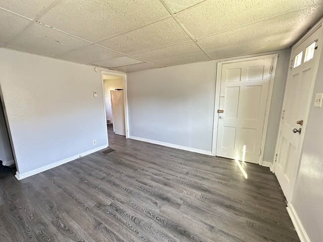 Building Photo - 201 Elm St