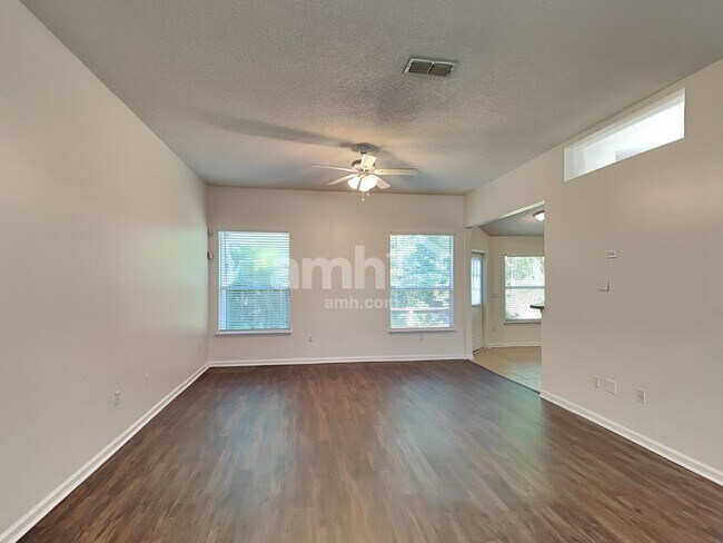 Building Photo - 9232 Dale View Ln W