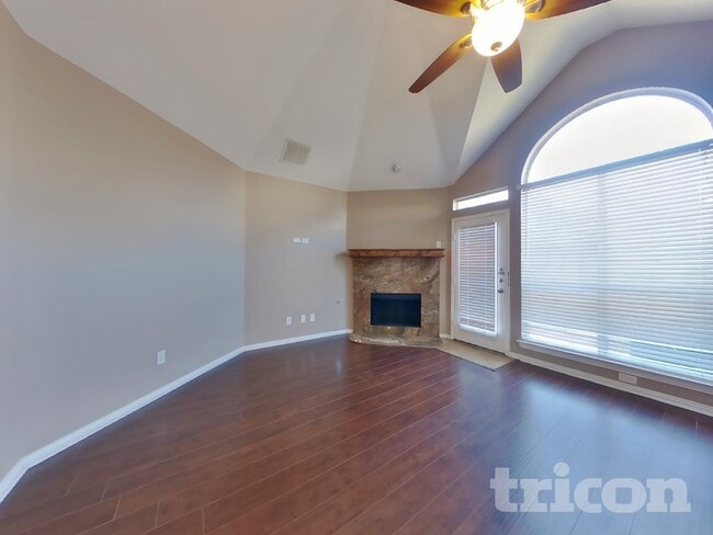 Building Photo - 2205 Starleaf Pl