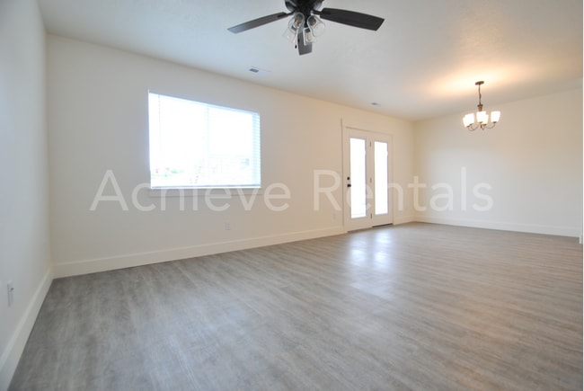 Building Photo - Mountain-View Townhome | 30 Minutes to Ogden & Close to Snowbasin