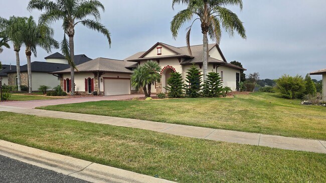 Foto del edificio - Stunning 3 Bedroom, 3 Bath Home – 2,500 sq/ft – Oversized Garages & Modern Upgrades