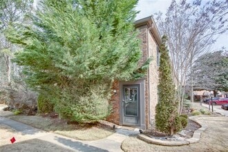 Building Photo - 3103 Colonial Way