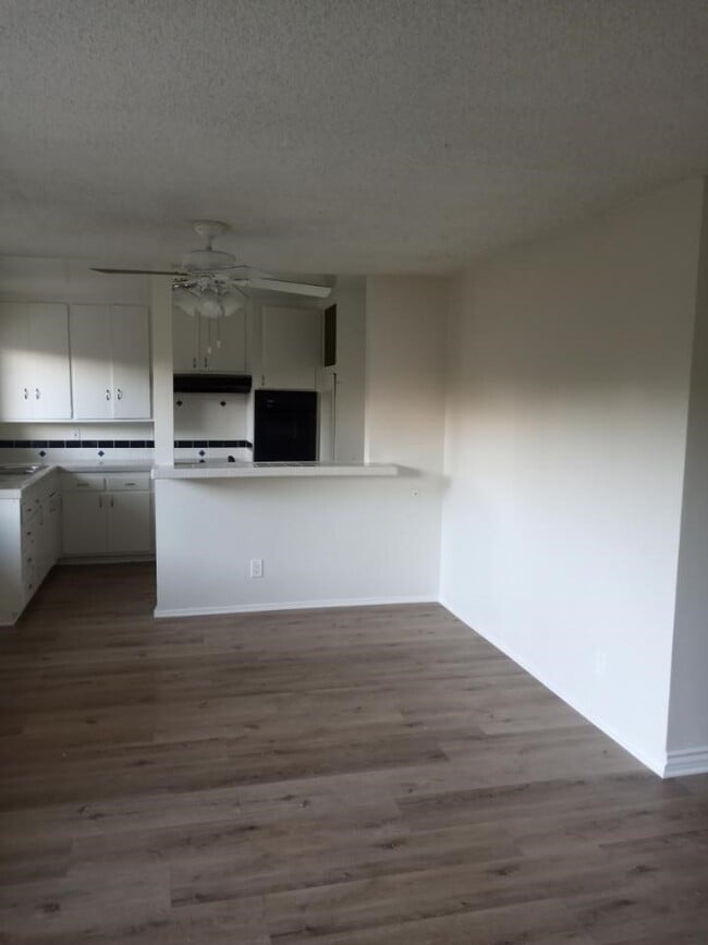 Foto del edificio - 11725 Gilmore St