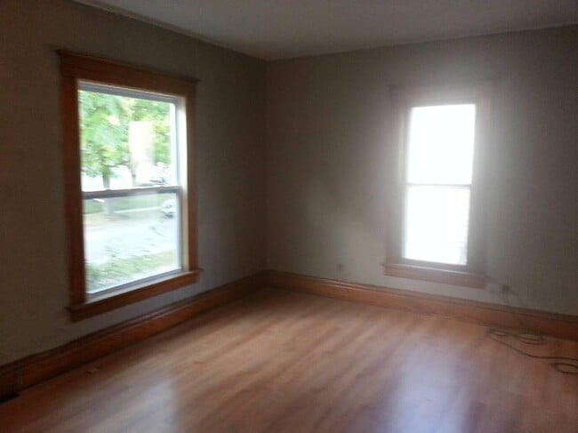 Foto del edificio - 905 W 6th St