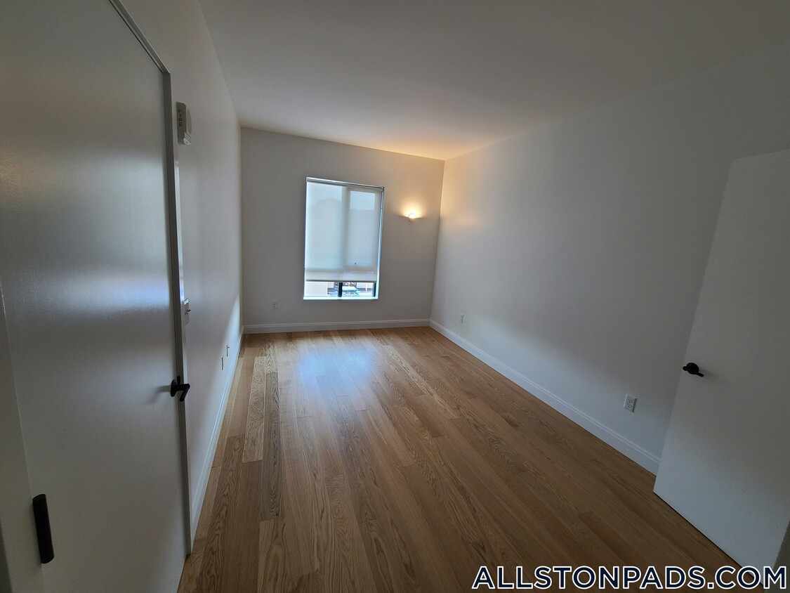 Primary Photo - 83 Gardner St