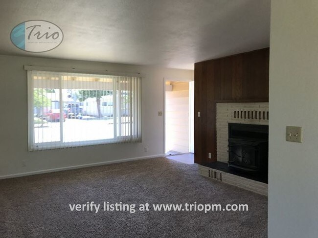 Foto del edificio - 1082 W 7th Pl