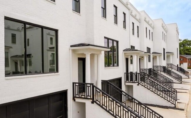 Building Photo - 3667 Peachtree Rd