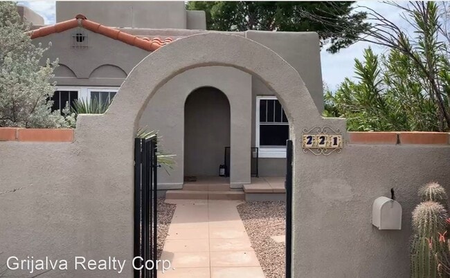 Building Photo - 5 br, 3 bath House - 221 N Norris Ave