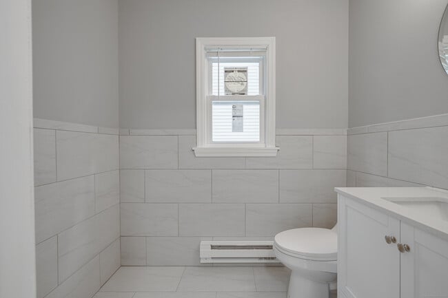 Building Photo - 151 Seaside Ave