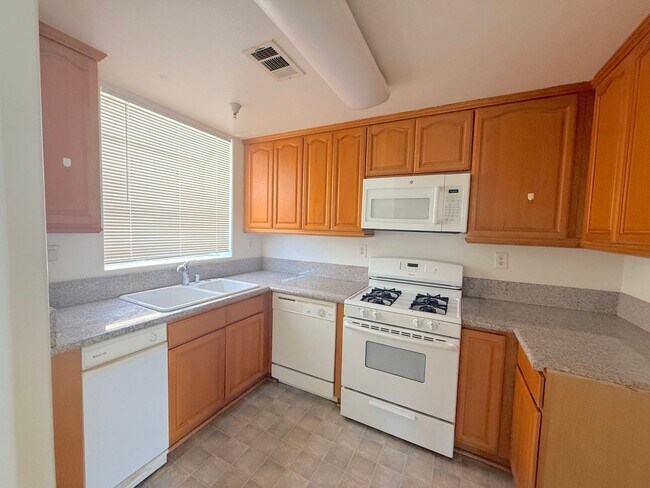 Building Photo - 2054