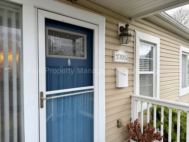 Building Photo - 3 Bed/2.5 Bath - Cape Cod Charm with Modern Comforts Throughout