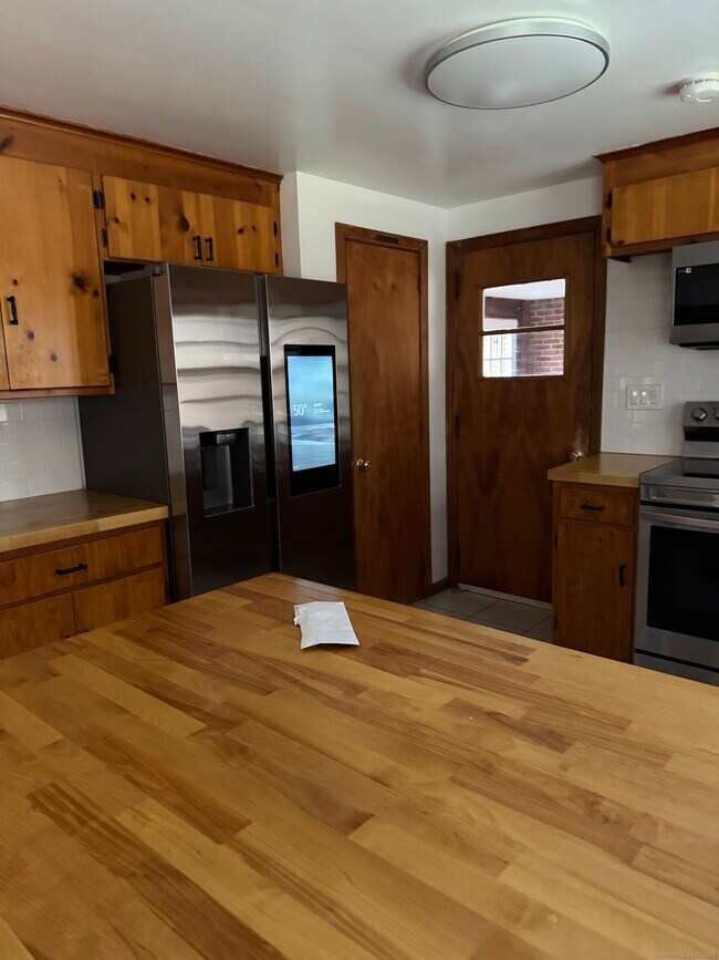 Foto del edificio - 85 Mountain Rd