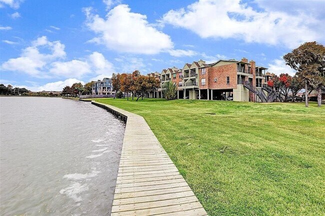 Foto del edificio - 18800 Egret Bay Blvd